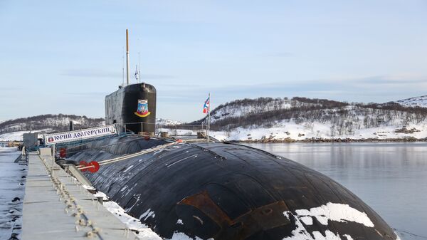 Атомная подводная лодка К-535 Юрий Долгорукий на причале в Гаджиево - Sputnik Latvija