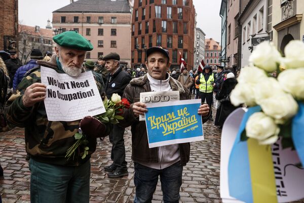 Sirmgalvju gandrīz nav, toties ir cilvēki ar svastiku: Rīgā notiek SS leģionāru gājiens Sirmgalvju gandrīz nav, toties ir cilvēki ar svastiku: Rīgā notiek SS leģionāru gājiens - Sputnik Latvija