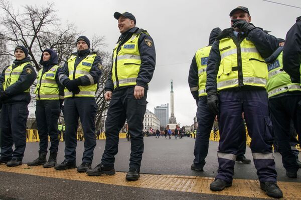 Старая Рига вся в свастике: марш проигравших и позор Европы Старая Рига вся в свастике: марш проигравших и позор Европы - Sputnik Латвия
