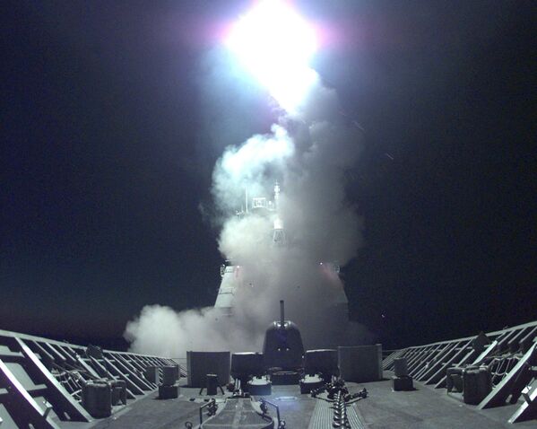 Запуск крылатой ракеты “Томагавк” с американского крейсера по целям в Югославии и Косово - Sputnik Латвия
