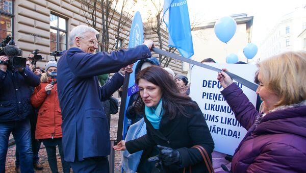 Премьер Кришьянис Кариньш пропускает главу профсоюза Ингу Ванагу для переговоров - Sputnik Латвия