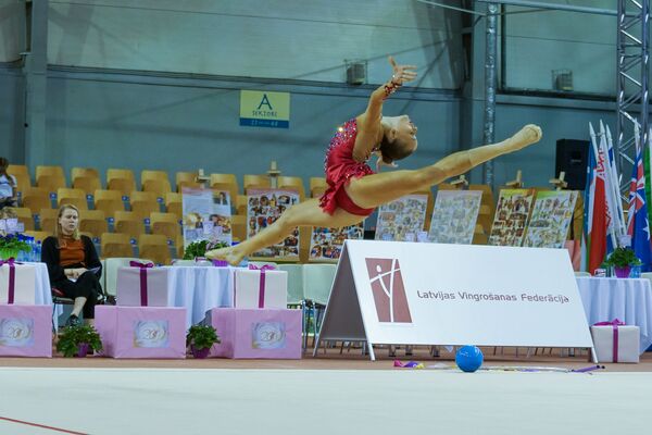 Гимнастка из Азербайджана Дарья Сорокина, занявшая 13-е место в многоборье - Sputnik Латвия
