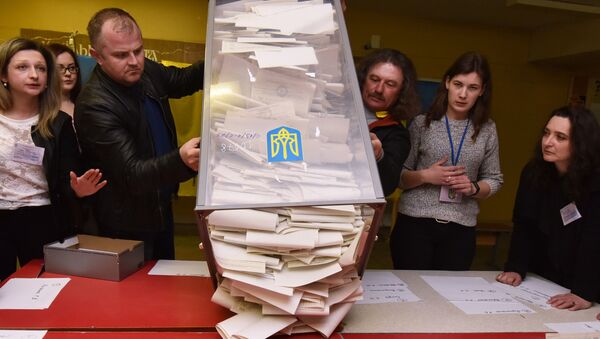 Подсчёт голосов на выборах президента Украины - Sputnik Латвия