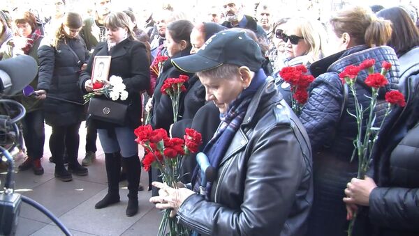 Они погибли, а я выжила: в Петербурге вспомнили жертв теракта в метро - Sputnik Latvija