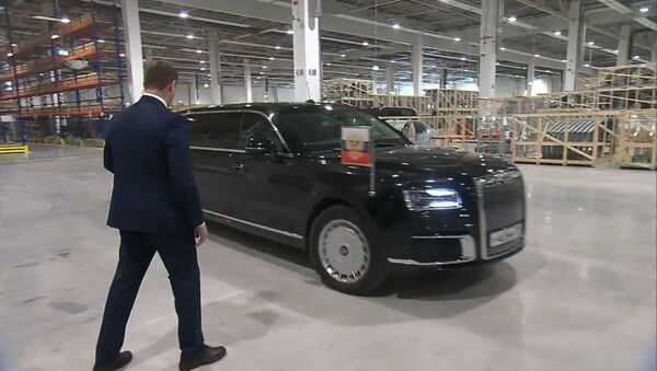 Российский Aurus привез Путина прямо в цех Mercedes - видео - Sputnik Латвия