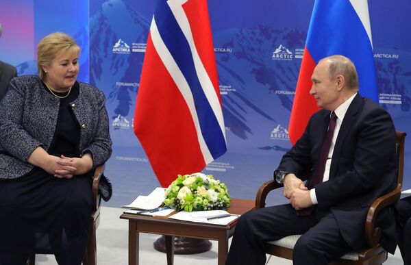 Путин поспорил с президентом Финляндии о санкциях против России Путин поспорил с президентом Финляндии о санкциях против России - Sputnik Латвия