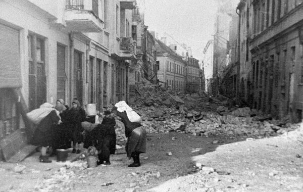 Район cтарого города Риги после ухода фашистов, 1944 год Район cтарого города Риги после ухода фашистов, 1944 год - Sputnik Латвия