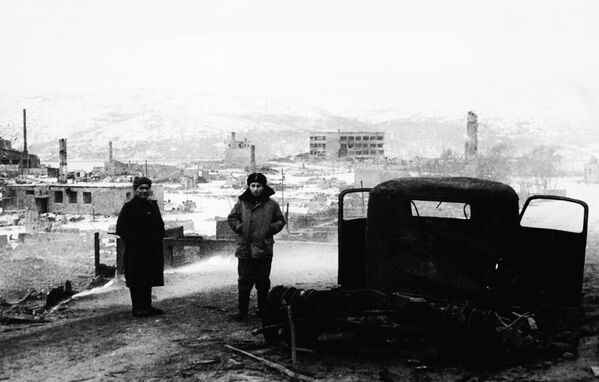 Город Киркенес (Норвегия), дотла сожженный фашистами, 1944 год Город Киркенес (Норвегия), дотла сожженный фашистами, 1944 год - Sputnik Латвия