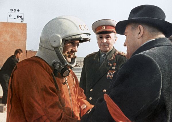 Напутствия Сергея Королева летчику-космонавту Юрию Гагарину перед стартом - Sputnik Латвия