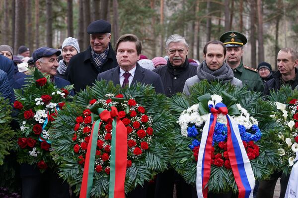Светлая память мученикам Саласпилса: кладбище, забытое Латвией, но не Россией Светлая память мученикам Саласпилса: кладбище, забытое Латвией, но не Россией - Sputnik Латвия