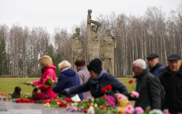 В Саласпилсе в День освобождения узников нацистских концлагерей, 11 апреля 2019 - Sputnik Латвия