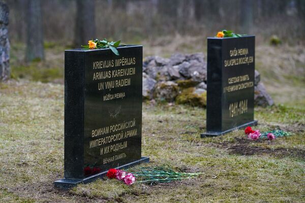 Светлая память мученикам Саласпилса: кладбище, забытое Латвией, но не Россией Светлая память мученикам Саласпилса: кладбище, забытое Латвией, но не Россией - Sputnik Латвия