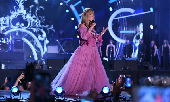 Певица Алла Пугачева выступает на международном музыкальном фестивале Жара в Баку - Sputnik Латвия