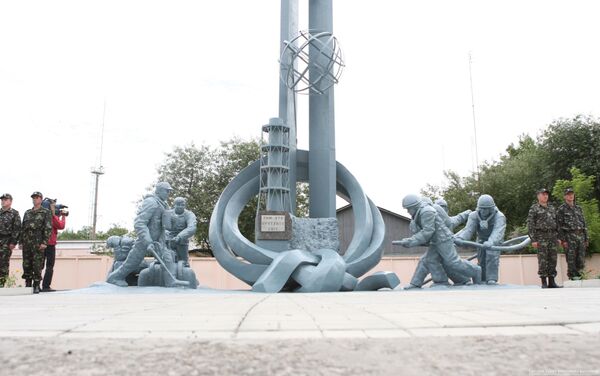 Памятник ликвидаторам аварии на Чернобыльской АЭС - Sputnik Латвия