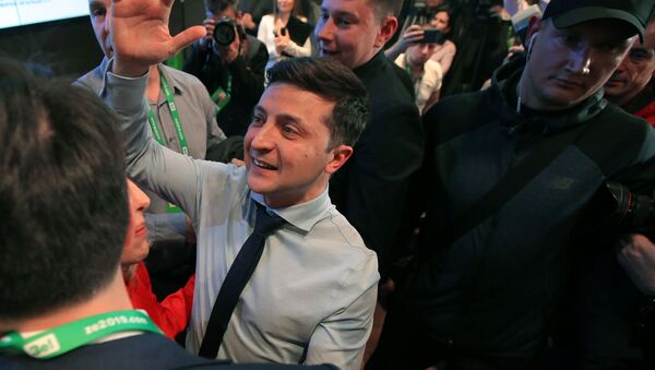 Кандидат в президенты Украины, актер Владимир Зеленский в своем избирательном штабе в Киеве - Sputnik Латвия