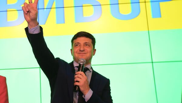 Кандидат в президенты Украины, актер Владимир Зеленский в своем избирательном штабе в Киеве - Sputnik Latvija
