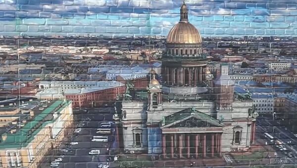 Дворы-колодцы Петербурга украшают картинами - Sputnik Latvija