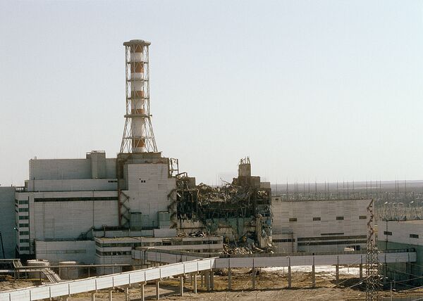  Вид на Чернобыльскую АЭС со стороны четвертого реактора, 1986 год - Sputnik Латвия