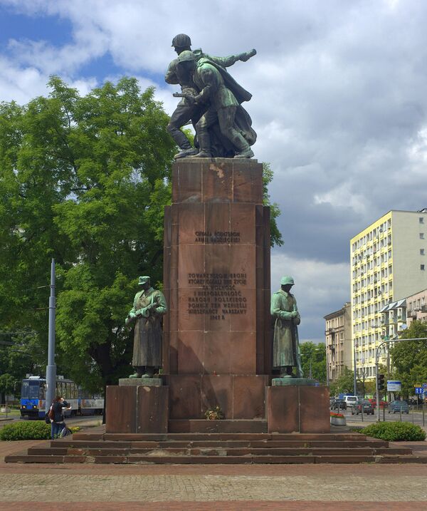Памятник Советско-Польскому Братству по оружию. Демонтирован - Sputnik Латвия