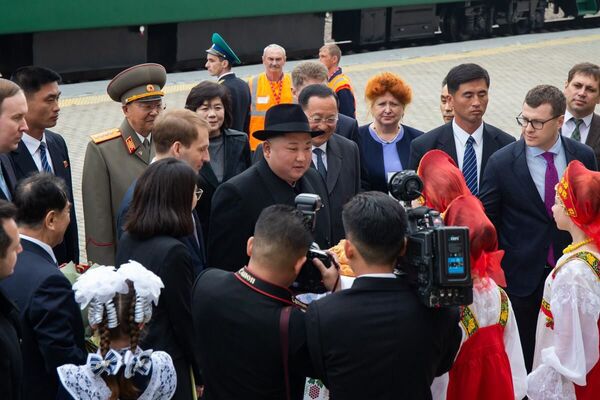 Лидер КНДР Ким Чен Ын на станции Хасан в Приморском крае - Sputnik Латвия