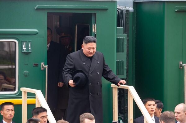 Прибытие лидера КНДР Ким Чен Ына на станцию Хасан в Приморском крае - Sputnik Латвия