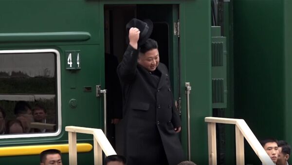 Ким Чен Ына встретили в России хлебом-солью - видео - Sputnik Латвия