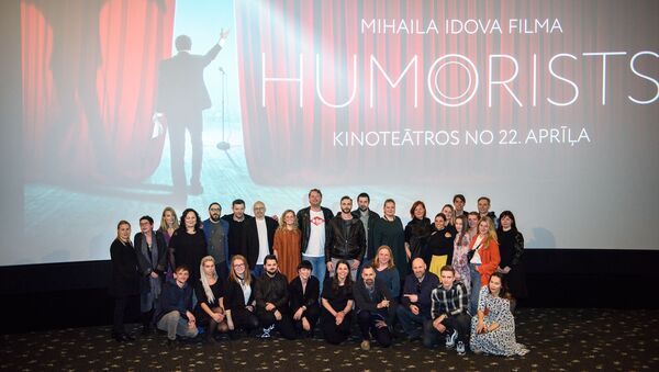 Команда создателей фильма Юморист на премьере фильма в кинотеатре Forum Cinemas - Sputnik Латвия