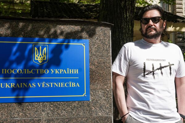 Шеф-редактор Sputnik Латвия получил Янтарное перо за репортаж из Крыма Шеф-редактор Sputnik Латвия получил Янтарное перо за репортаж из Крыма - Sputnik Латвия