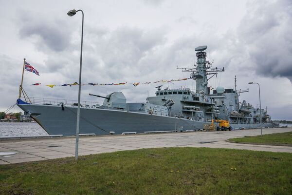 Английский фрегат HMS Westminster в рижском порту - Sputnik Латвия