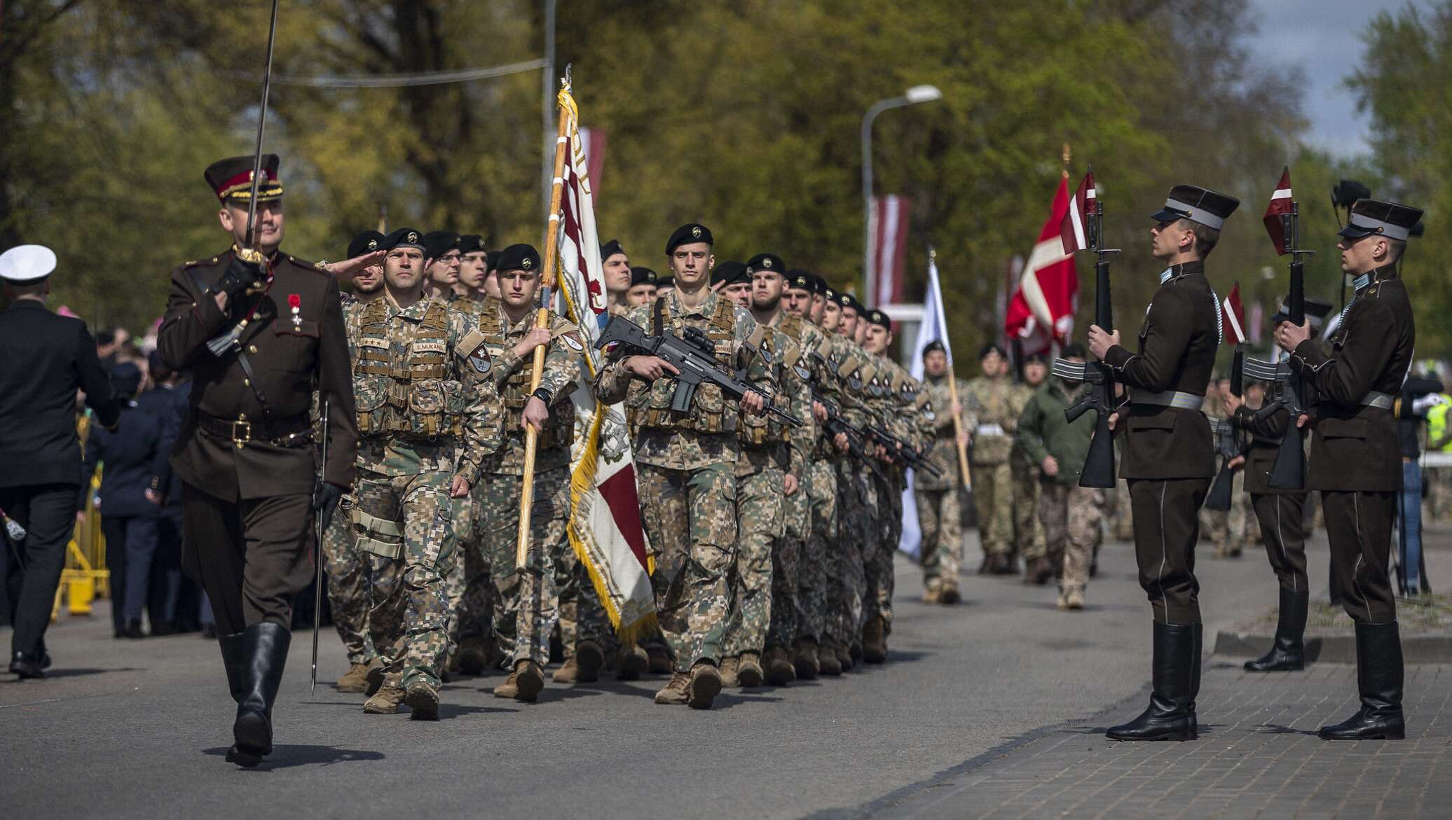 Военный парад в латвии фото