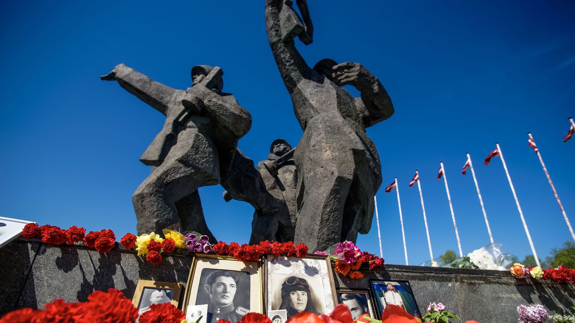 Памятник Освободителям в Риге - Sputnik Латвия, 1920, 21.04.2022