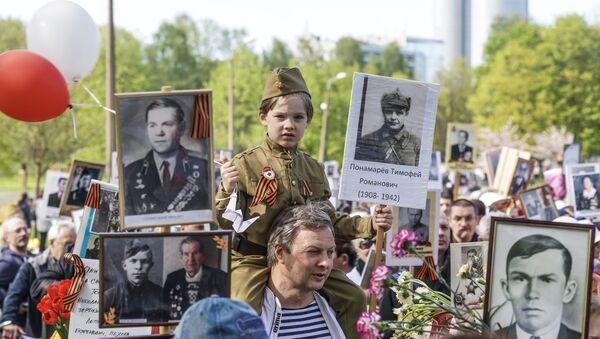 Акция Бессмертный полк в Риге, 9 мая 2019 - Sputnik Latvija