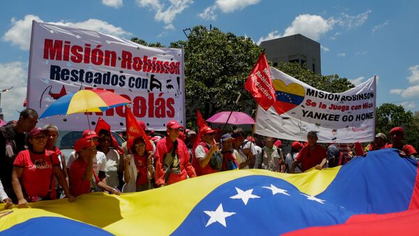 Акция в поддержку президента Венесуэлы Н. Мадуро - Sputnik Latvija