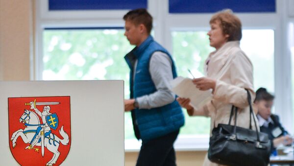 Выборы президента и два референдума проходят в Литве - Sputnik Латвия