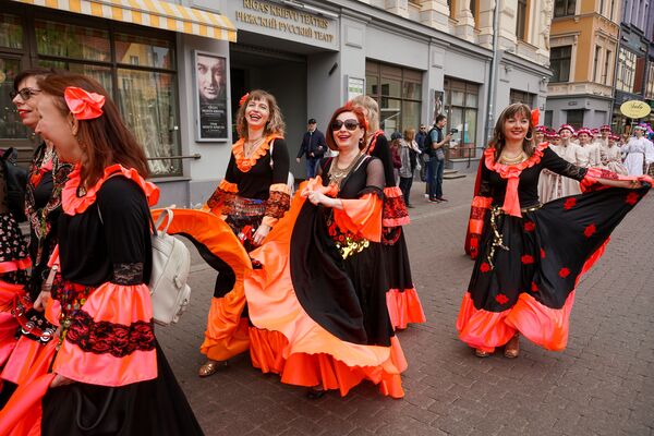 Tradicionālais festivāls-karnevāls Maija Grāfs Rīgā. Tradicionālais festivāls-karnevāls Maija Grāfs Rīgā. - Sputnik Latvija