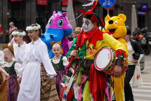 Традиционный карнавал Майский граф в Риге - Sputnik Латвия