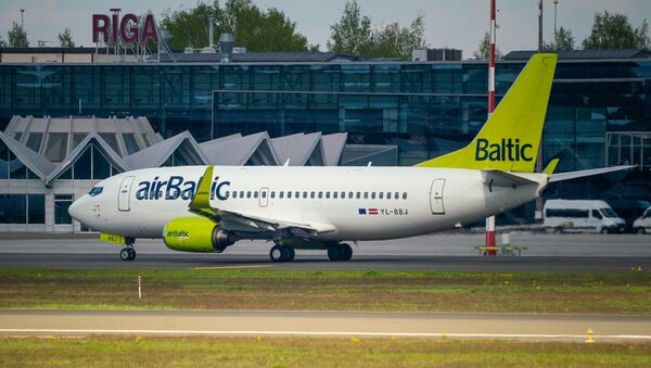 Самолет Boeing 737-36Q авиакомпании airBaltic в аэропорту Рига - Sputnik Latvija