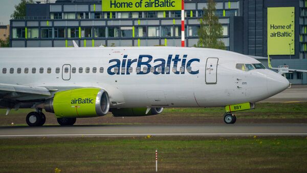 Самолет Boeing 737-36Q авиакомпании airBaltic в аэропорту Рига - Sputnik Latvija