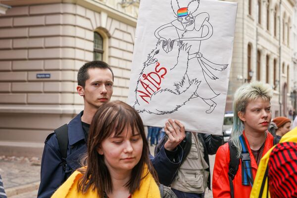 LGBT Lāčplēsis: bērni pie Saeimas prasīja atļaut viendzimuma laulības LGBT Lāčplēsis: bērni pie Saeimas prasīja atļaut viendzimuma laulības - Sputnik Latvija