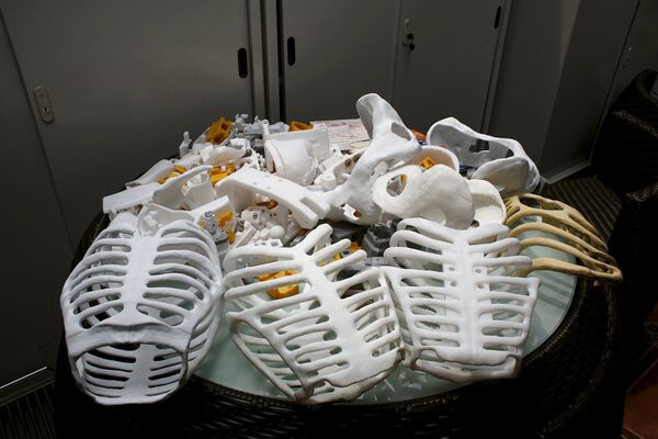 Напечатанные 3D - детали для сборки робота Марк 1 Напечатанные 3D - детали для сборки робота Марк 1 - Sputnik Latvija