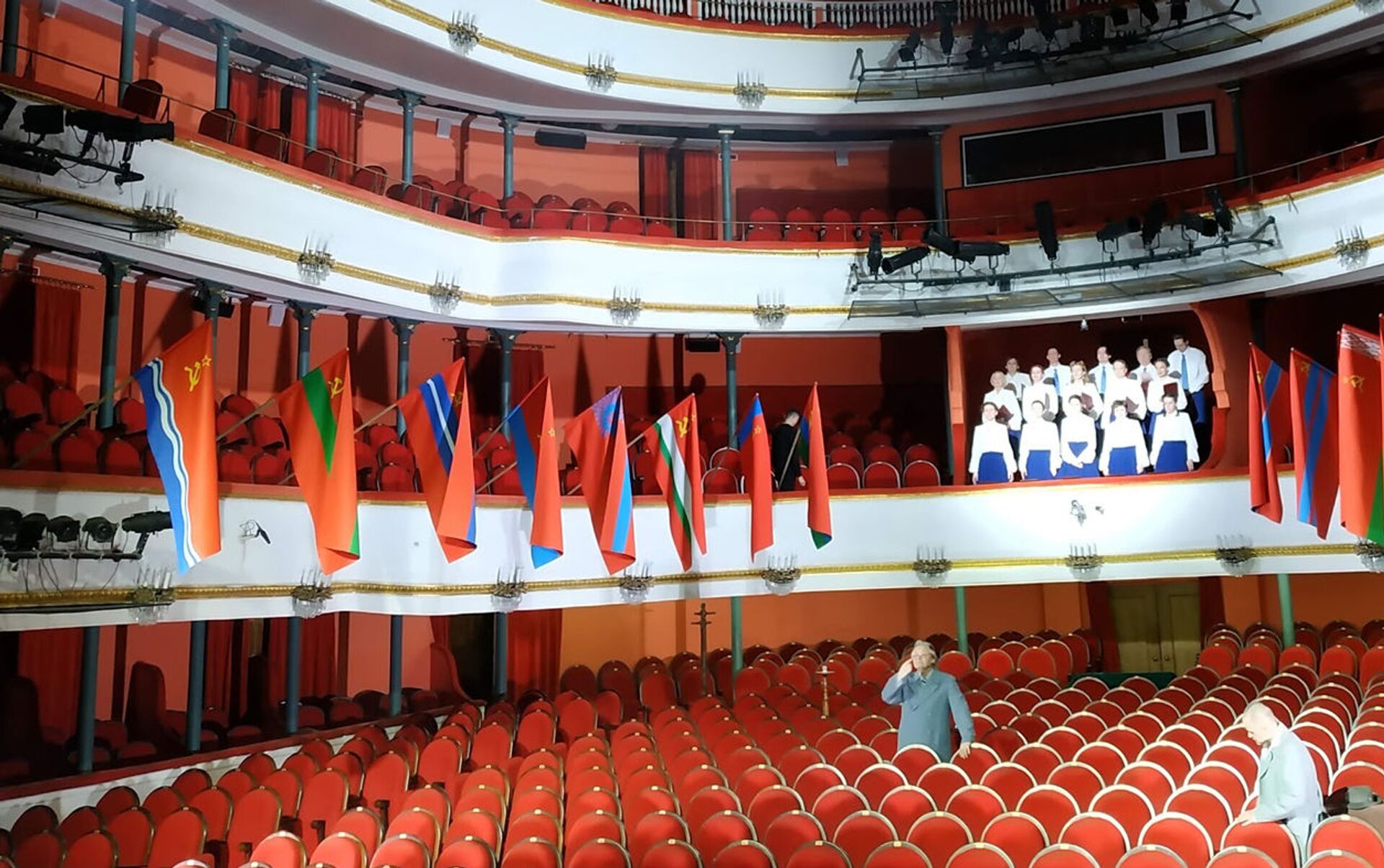 Зал театра маяковского основная сцена