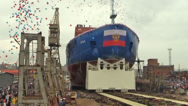 Урал сошел со стапелей: как атомный ледокол спустили на воду - Sputnik Латвия