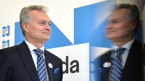 Выборы президента и два референдума проходят в Литве - Sputnik Латвия