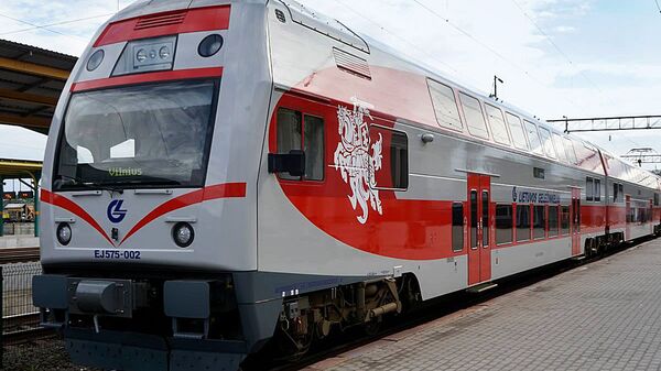 Поезд литовской железной дороги, архивное фото - Sputnik Латвия