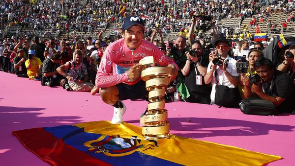 Победитель общей гонки Giro d'Italia 2019 Ричард Карапас - Sputnik Латвия