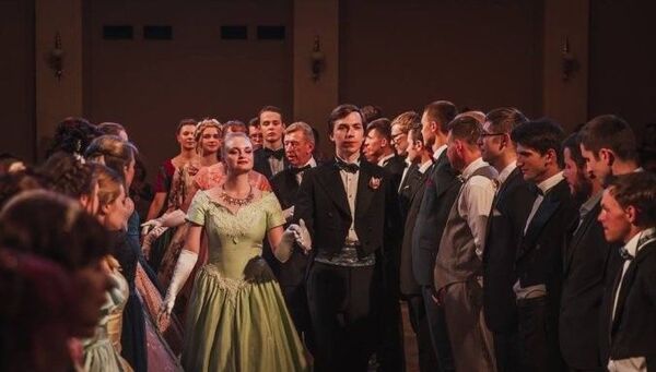 Очарование классического танца: благотворительный бал Дивного цвета в Риге Очарование классического танца: благотворительный бал Дивного цвета в Риге - Sputnik Латвия