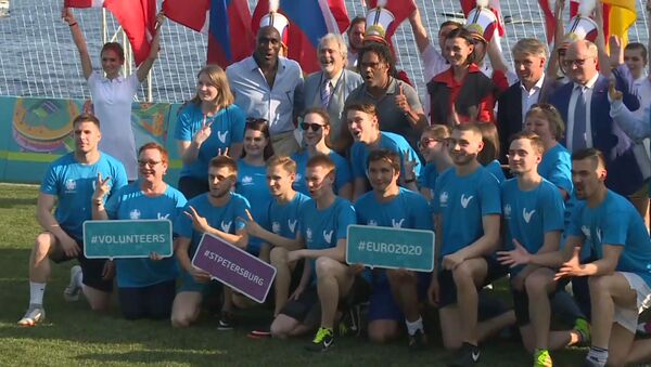 Звезды футбола открыли в Петербурге парк Евро-2020 - видео - Sputnik Латвия