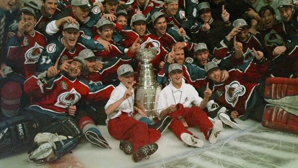 Хоккейный клуб Колорадо Эвеланш выиграл Кубок Стэнли 10 июня 1996 года - Sputnik Латвия