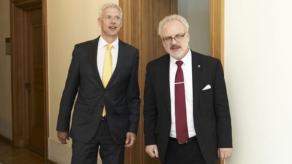Премьер-министр Латвии Кришьянис Кариньш и президент Латвии Эгилс Левитс - Sputnik Латвия