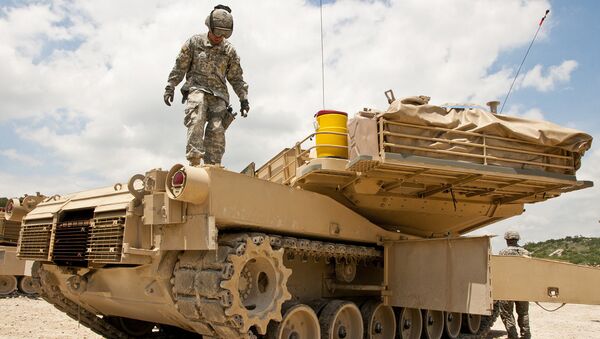 Танк-наводчик армии США  M1A1 Abrams - Sputnik Латвия
